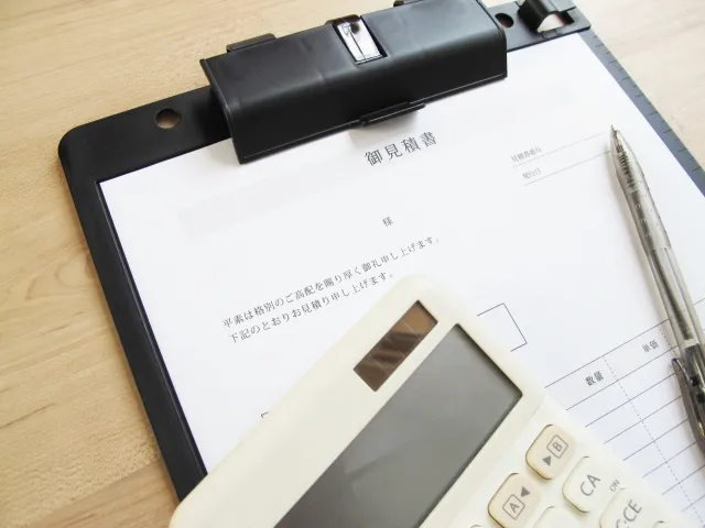草加市の水回りリフォーム見積もりで確認したい見積書と電卓